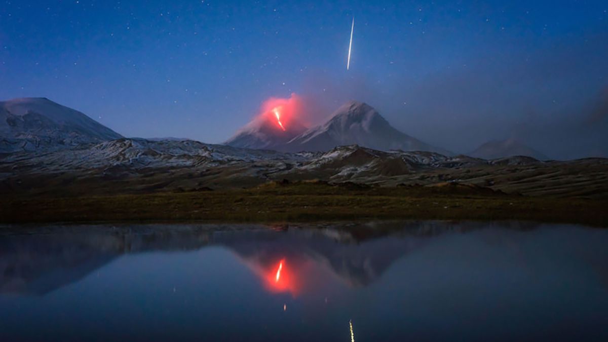 Erupcja wulkanu i spadająca gwiazda na jednym zdjęciu. To nie zdarza się często 1
