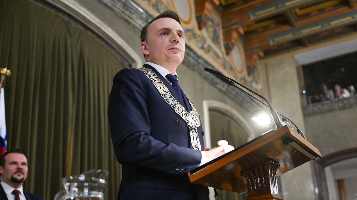 Zaprzysi??enie prezydenta  ?ukasza Giba?yFot. Artur Barbarowski/East News, 20.10.2026. Krakow. Zaprzysie?enie Lukasza Gibala na urzad Prezydenta Krakowa. Magistrat - plac Wszystkich Swietych. Lukasz Gibala wygral przedterminowe wybory pokonujac w drugiej turze Monike Piatkowska. N/z: Lukasz GibalaArtur Barbarowski