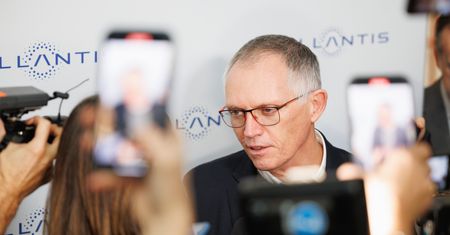 Elektryki nie podbiją świata? Tavares: "Konieczny przełom technologiczny"