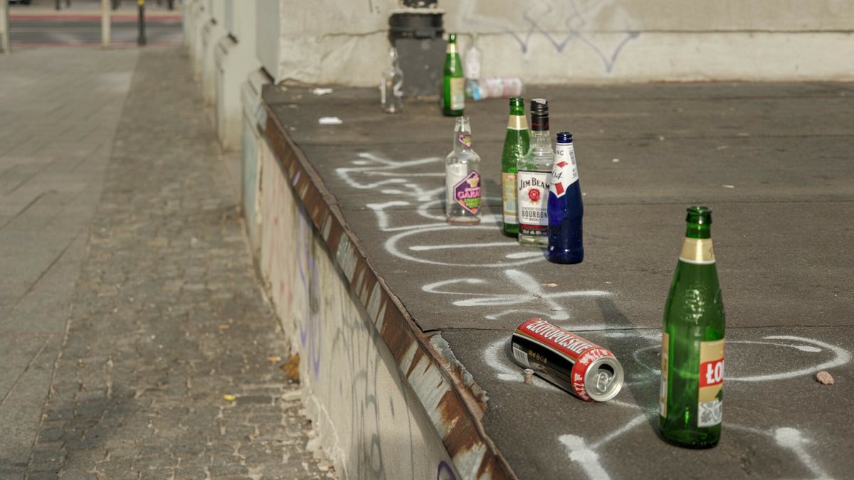 East News archiwum 2025
Fot. Tomasz Oszczepalski/East News. 31.08.2025. Warszawa, Polska. Puste butelki i puszki po alkoholu pozostawione na ulicy.
Tomasz Oszczepalski