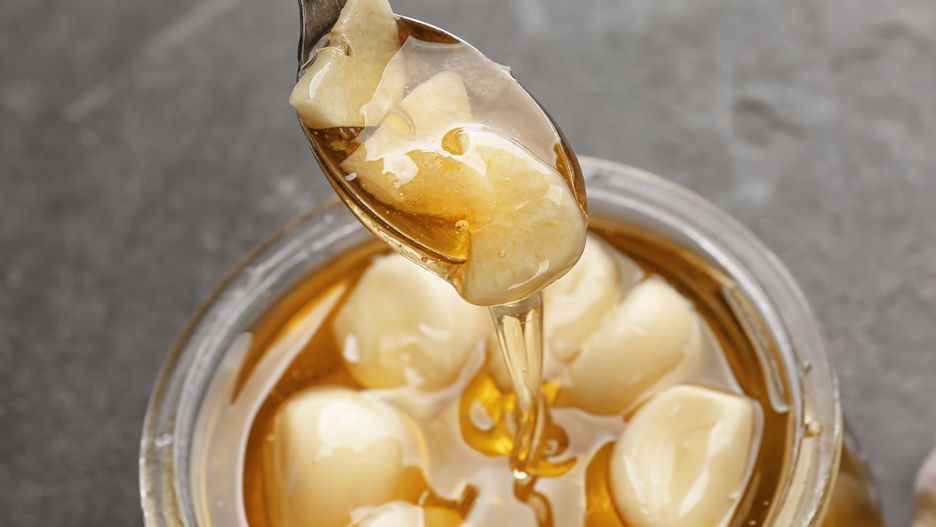 Syrop na przeziębienie z miodu i czosnku