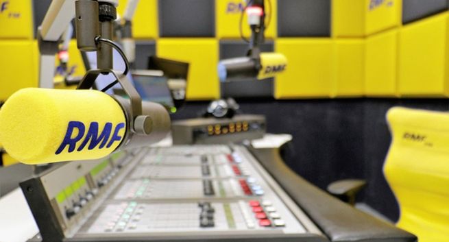 RMF FM po 24 latach wraca do rozszczepień lokalnych. Wykorzystuje do tego AI
