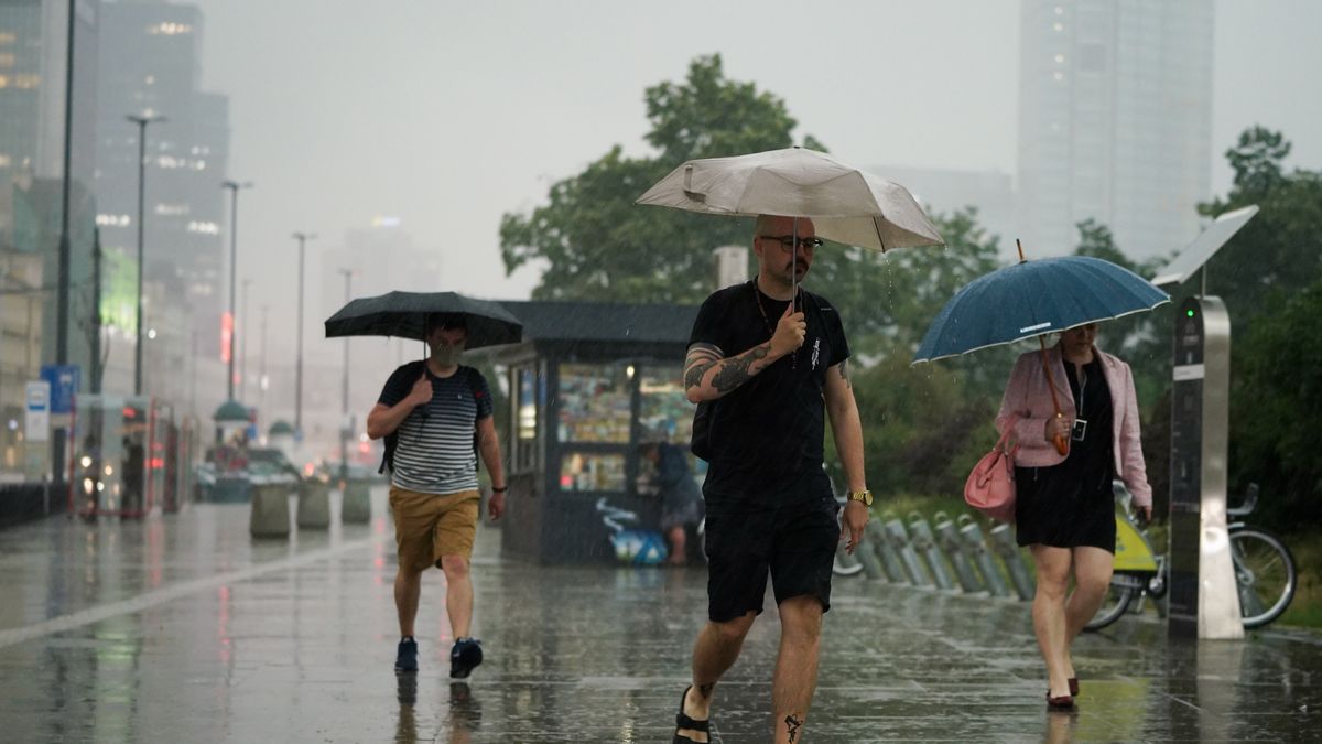 Polish Politics And More (archives 2016-2022)
Rain storm in Warsaw, Poland on June 24, 2021 (Photo by Mateusz Wlodarczyk/NurPhoto via Getty Images)
NurPhoto
heavy rain storm, heavy rain, downpour, burza deszczowa, duzy desz, ulewa, pada, opady deszczu, it's raining, raining raining, pogoda, warszawa, polska, polish, illustrations, picture, photo