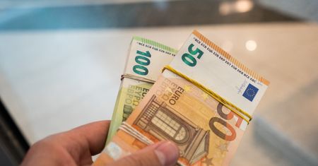 Kursy walut. Złoty czeka na silniejszy impuls