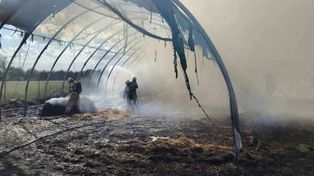 Deszczno: Pożar hali ze słomą. Konstrukcja spłonęła doszczętnie