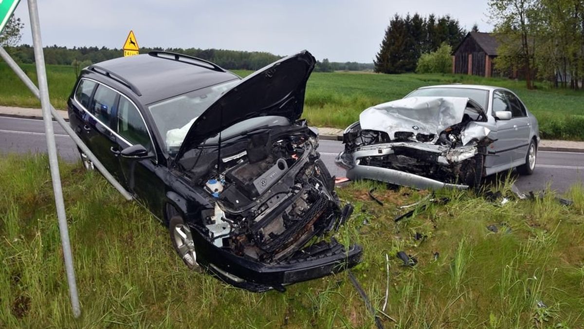 Czołowe zderzenie na drodze wojewódzkiej w Lubelskiem