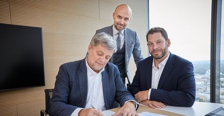 Strategiczna transformacja lidera. MERCOR finalizuje sprzedaż części działalności grupie Kingspan i rozwija markę mcr