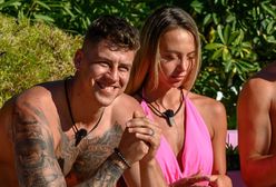 W "Love Island" Ola i Kamil udają, że się nie znają. A w sieci huczy od plotek o romansie