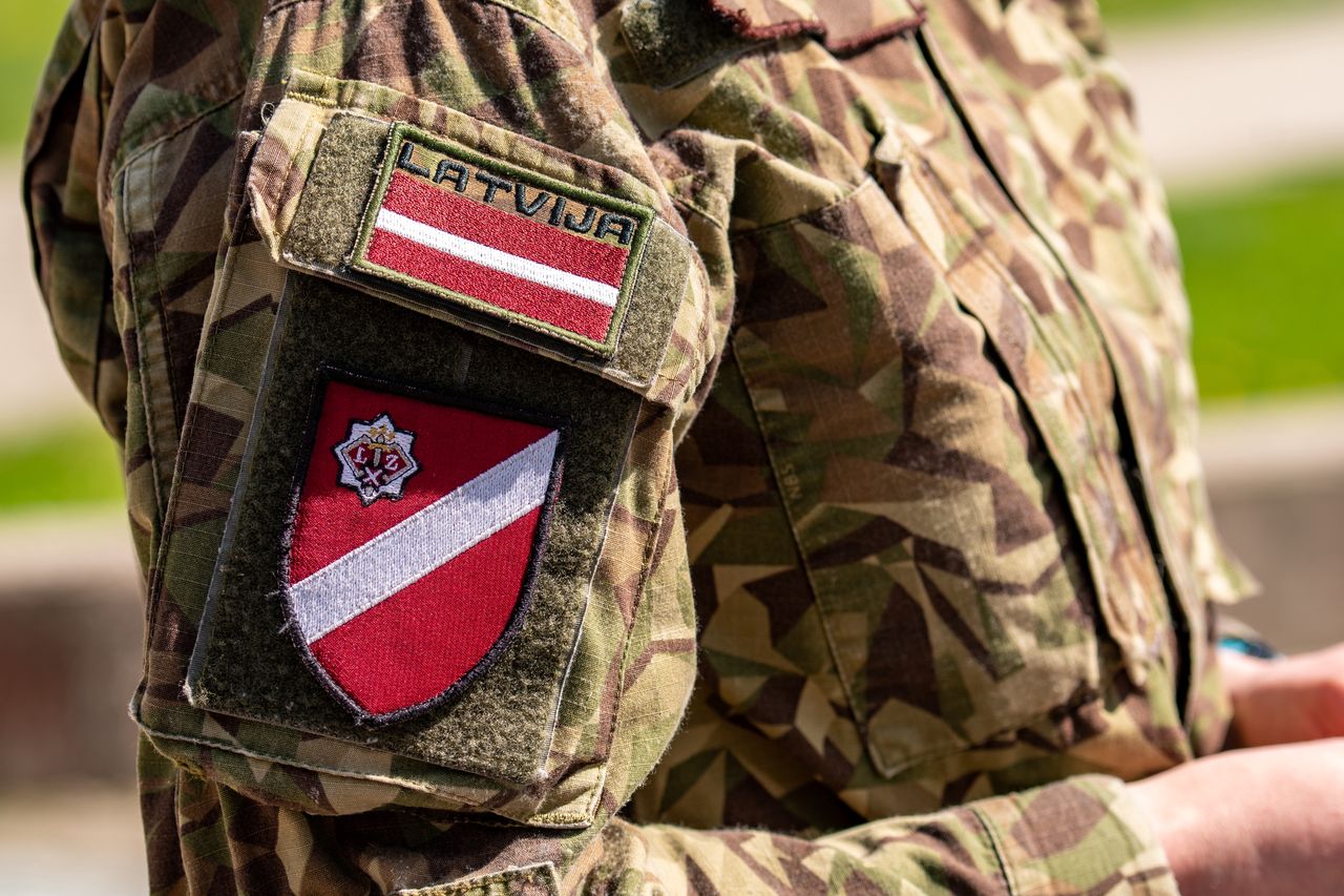 NATO testuje drony i AI na Łotwie. Ćwiczenia DiBaX ruszyły pod Rygą
