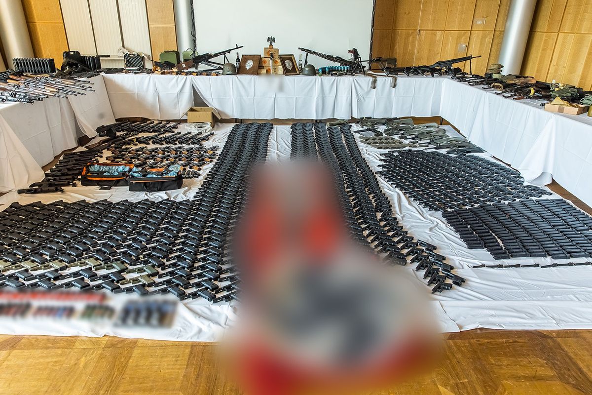 Policja skonfiskowała broń, narkotyki i nazistowskie symbole