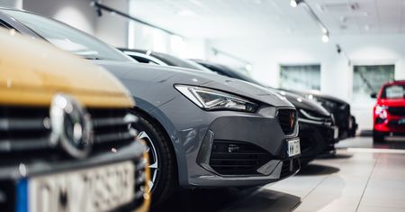 Używany nie znaczy gorszy. Jak jeździć dobrym samochodem bez wydawania fortuny?