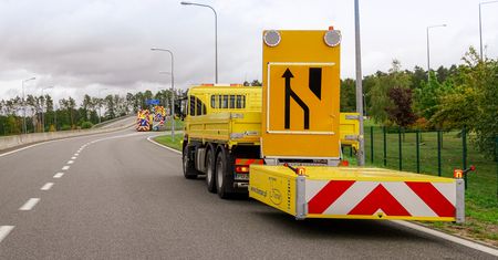 Poduszka antyzderzeniowa na autostradzie A2 – do czego służy?