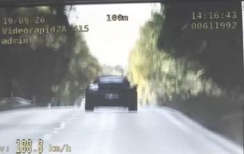 Jechał Porsche prawie 200 km/h po "krajówce". Dostał srogi mandat i stracił prawko