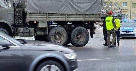 Policjanci wspierani przez Żandarmerię Wojskową kontrolowali kierowców w Lublinie. Wpadło czterech pijanych kierujących