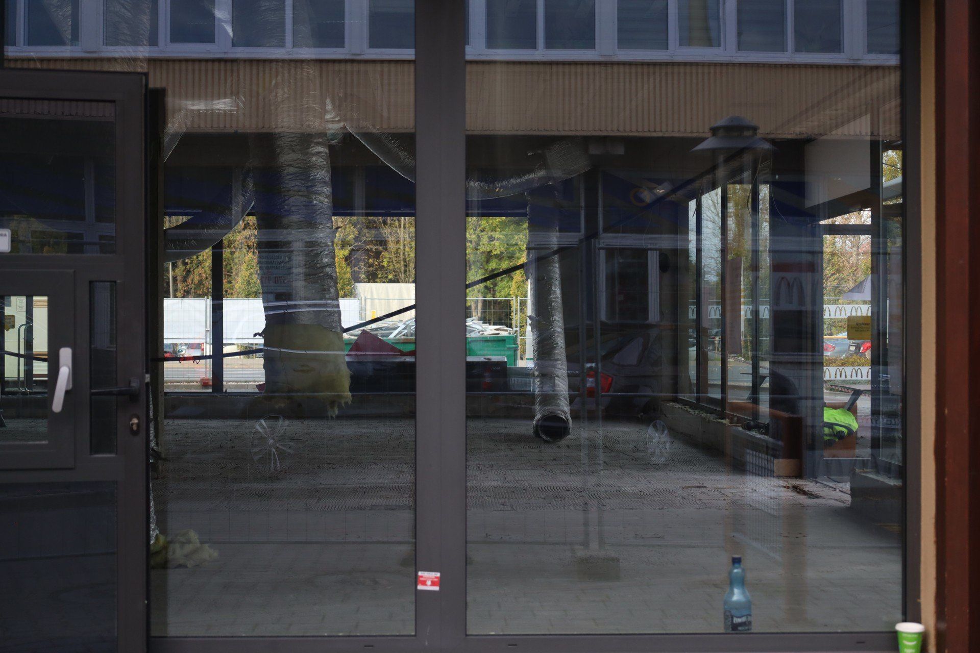 Tymczasowo zamknięta restauracja McDonald`s przy ulicy Lwowskiej 6