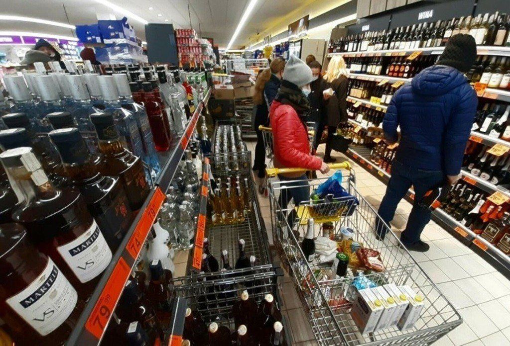 Policjant w czasie wolnym od służby ujął złodzieja, który ukradł alkohol w jednym z bydgoskich marketów
