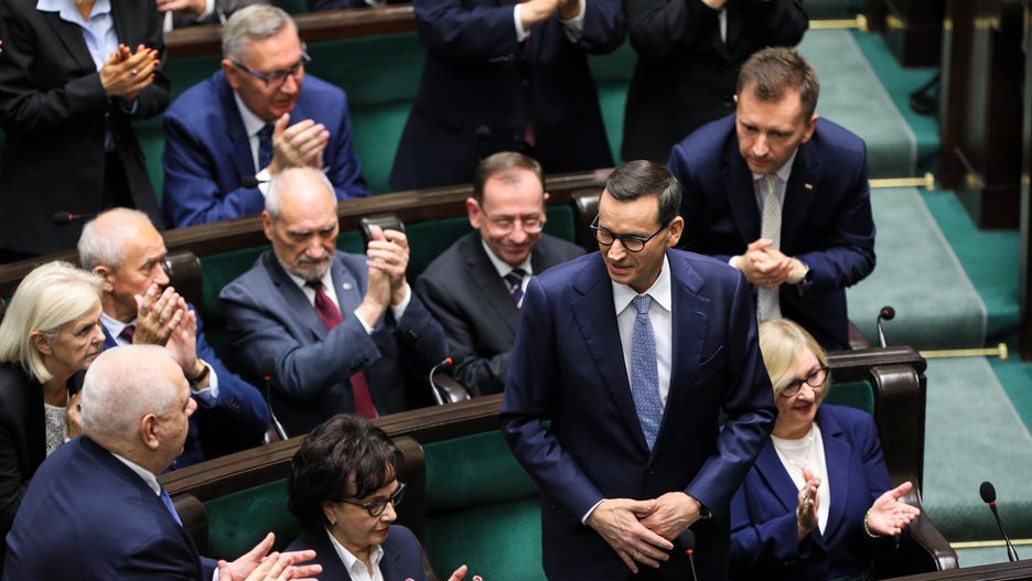 Mateusz Morawiecki, El�bieta Witek
Warszawa, 13.11.2023. Na dole: Premier Mateusz Morawiecki (C-P) oraz marsza�ek Sejmu IX kadencji El�bieta Witek (C-L) na sali obrad Sejmu w Warszawie, 13 bm. Rozpocz�o si� pierwsze posiedzenie Sejmu X kadencji. (jm) PAP/Pawe� Supernak
Pawe� Supernak
10, 10., dziesi�ta, dziesi�tej, inauguracja, inauguracyjne, kadencja, kadencji, pierwsze posiedzenie, polityk polityka, pose�, posiedzenie, sejm, Sejm RP, sejmie, sejmu, spotkanie, X, X kadencji