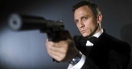 Broń Jamesa Bonda: czego używa agent 007? Jego sprzęt kupisz za grosze na Allegro
