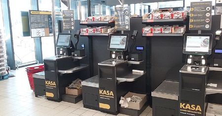 Kasa samoobsługowa groźniejsza niż zwykła. Paradoks w polskim prawie