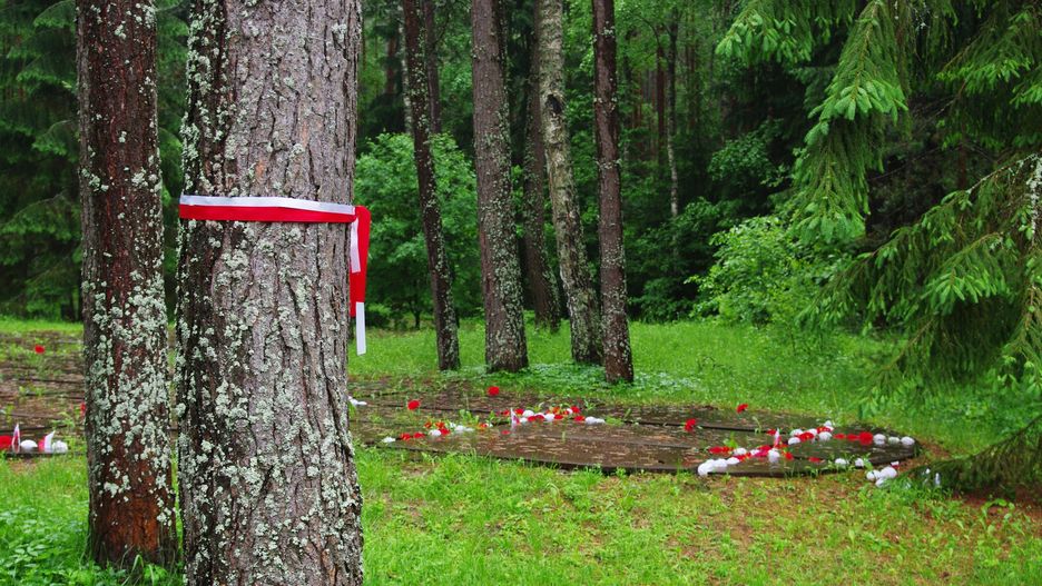 Przed rewolucją październikową las katyński i jego okolice należały do dwóch polskich rodzin: Lednickich i Koźlińskich