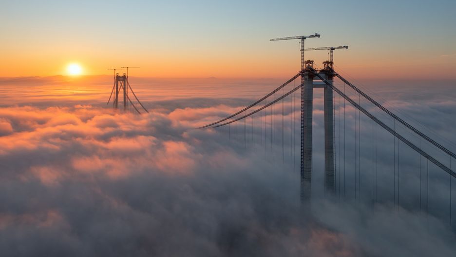 Rumuński "Golden Gate" w trakcie kontrukcji