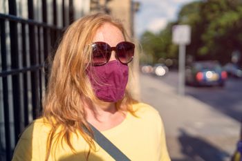 "Cicada" coraz częstsza. Takie objawy daje nowy wariant COVID-19