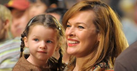 Córka Milli Jovovich jest jej kopią. Nastoletnia Ever idzie w ślady mamy