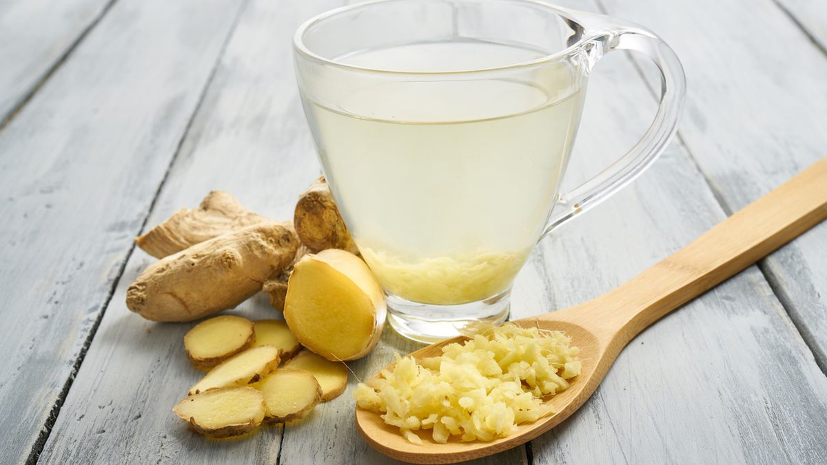 Napar z imbiru to orzeźwiający napój, który wykazuje działanie antybakteryjne, przeciwwymiotne oraz przeciwwirusowe