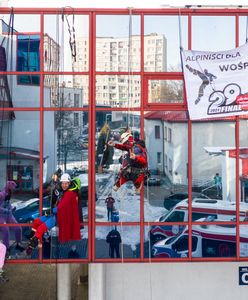 Chorzów. WOŚP 2021. Superbohaterowie w oknach najmłodszych pacjentów szpitala