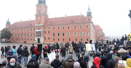 Protesty w Warszawie. Przedstawiciele branż zamkniętych kierują postulaty do rządu