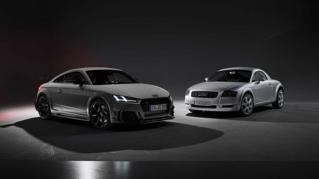 Audi TT RS Iconic Edition ze swoim "dziadkiem"