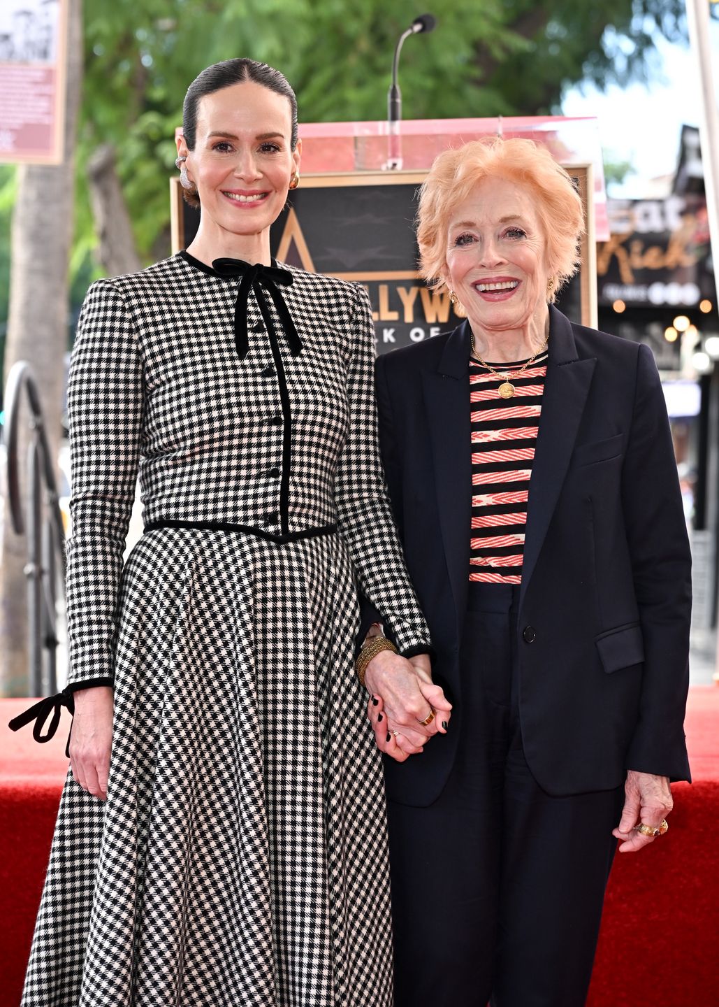 Sarah Paulson odsłania gwiazdę na Alei Sław z żoną u boku