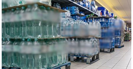 Ludzie masowo wykupują wodę. Panika w mieście u naszych sąsiadów