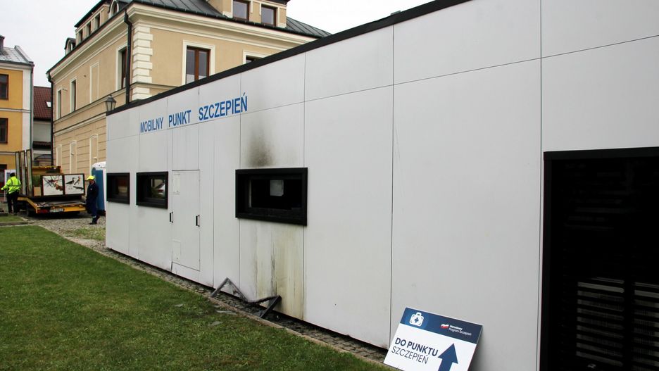 Mobilny punkt szczepień w Zamościu został podpalony