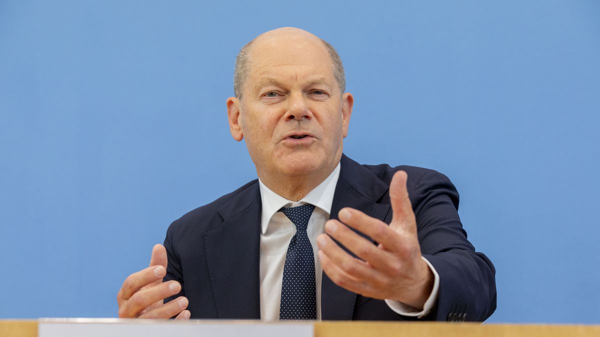 German Chancellor Olaf Scholz attends a press conference in Berlin, Germany, 05 July 2024. After lengthy negotiations, the leaders of the German coalition government have achieved a breakthrough on the 2025 budget and the growth package. EPA/CHRISTIAN THIEL Dostawca: PAP/EPA.