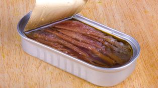 Najzdrowsza ryba z puszki. Bije na głowę tuńczyka i szproty