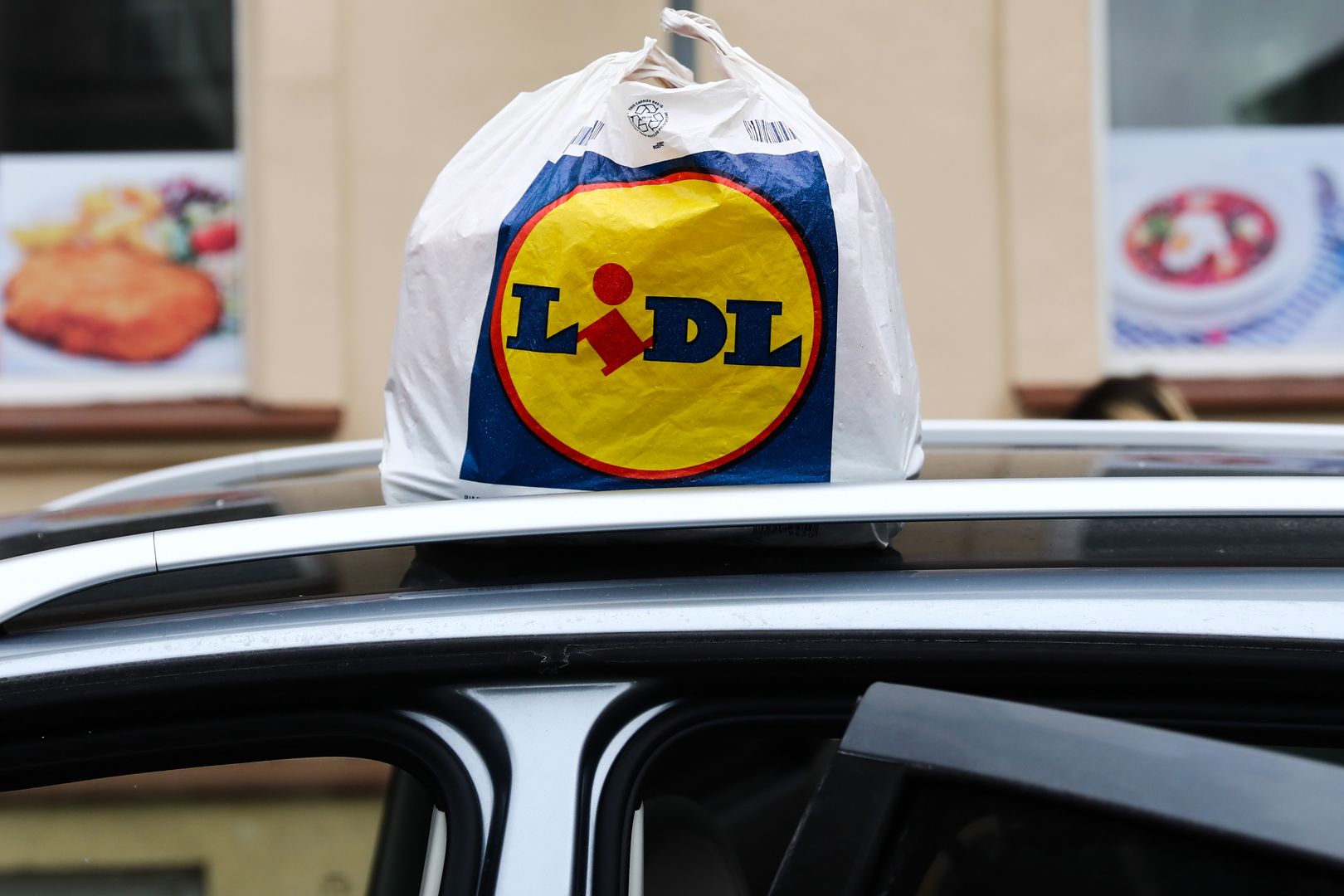 Lidl oszalał przed świętami. Klienci zbierają szczęki z podłogi!