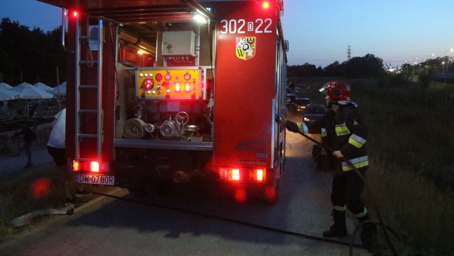Pożar budynku gospodarczego w Zubrzycy Dolnej. Możliwe, że powodem było uderzenie pioruna/ Zdjęcie ilustracyjne