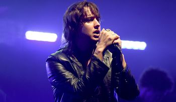 Zaskoczył wszystkich. Uderzył w Trumpa na oczach tysięcy widzów