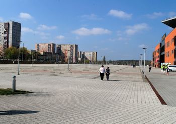 Odbetonują teren przed Netto Areną. A co z deszczówką?