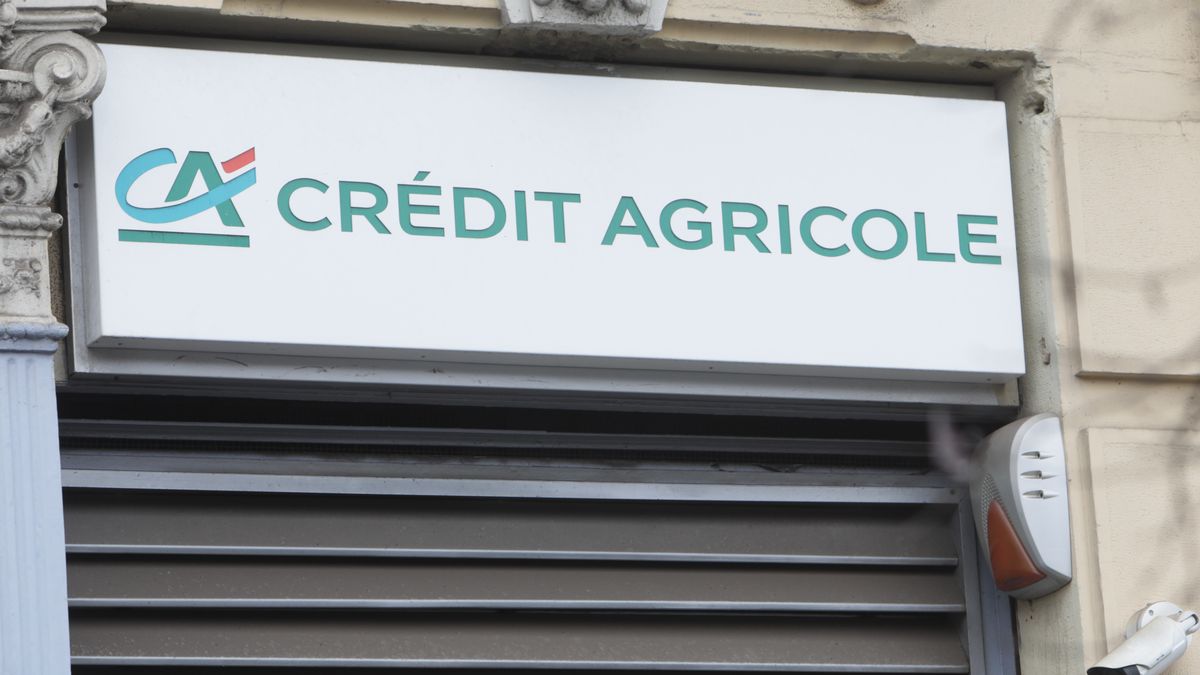 Scene after the robbery at the bank Credit Agricole in Milan, Italy, on November 03 2020. This morning at 8.30 a.m. the robbers entered the bank from the floor and, after taking some employees hostage, escaped from a manhole cover (Photo by Mairo Cinquetti/NurPhoto via Getty Images)