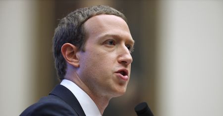 Facebook wreszcie reaguje. Platforma usuwa treści zaprzeczające holocaustowi