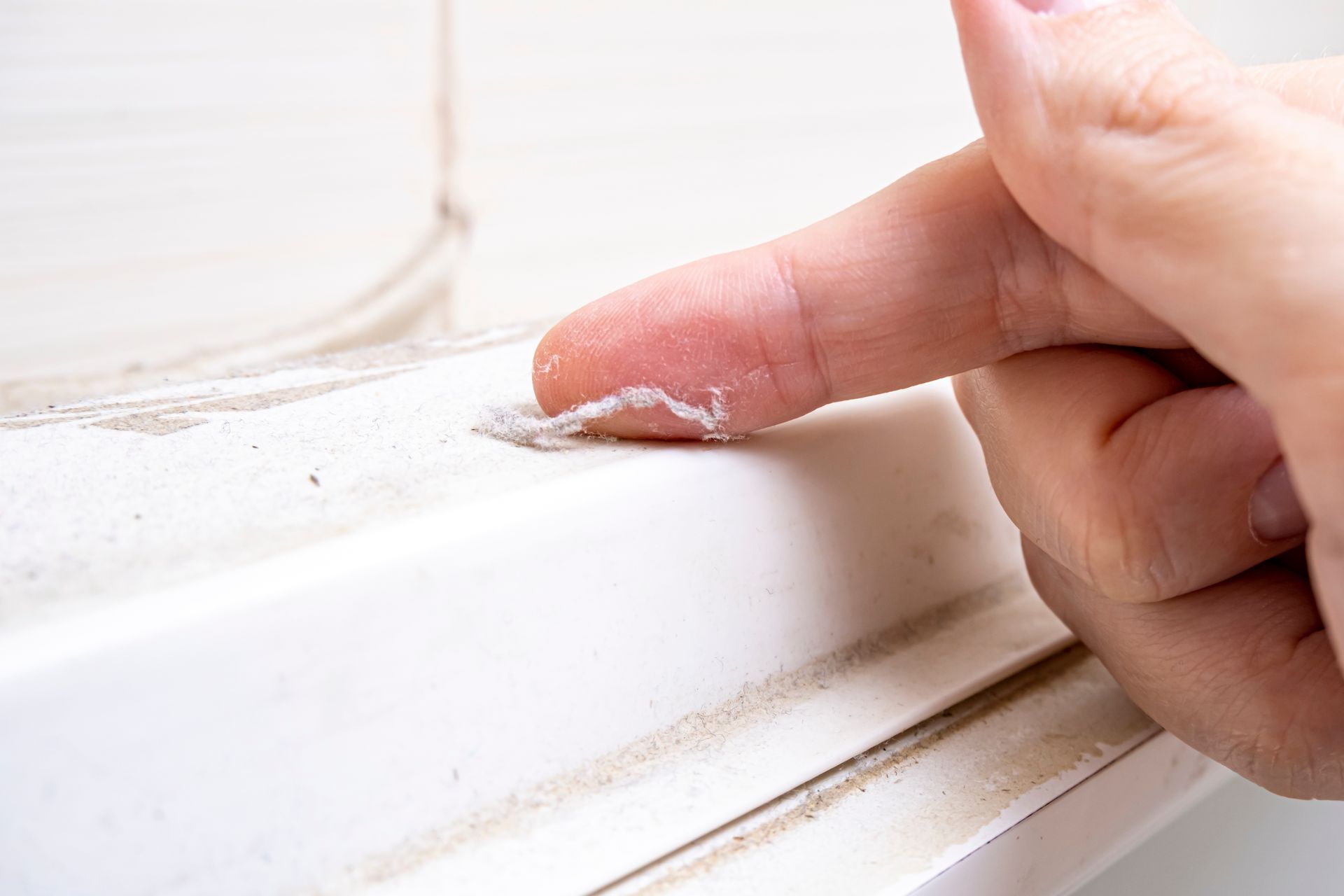 Przetrzyj meble. Kurz przestanie być problemem