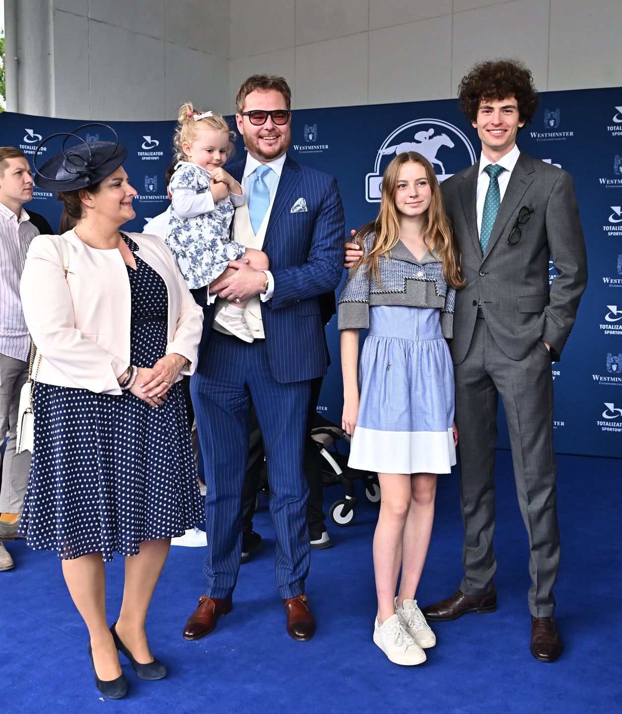 Jan Lubomirski z synem Jeremim i córką Weroniką oraz rodziną
