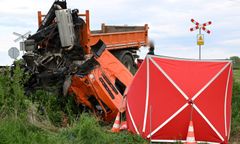 Tryńcza. Kierowca ciężarówki wjechał pod pociąg. Zginął na miejscu