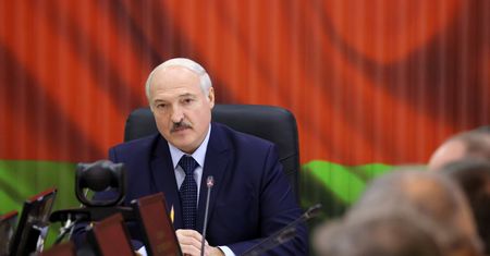 Białoruś. Pierwszy dyplomata poparł protesty. W przeszłości doradzał Aleksandrowi Łukaszence