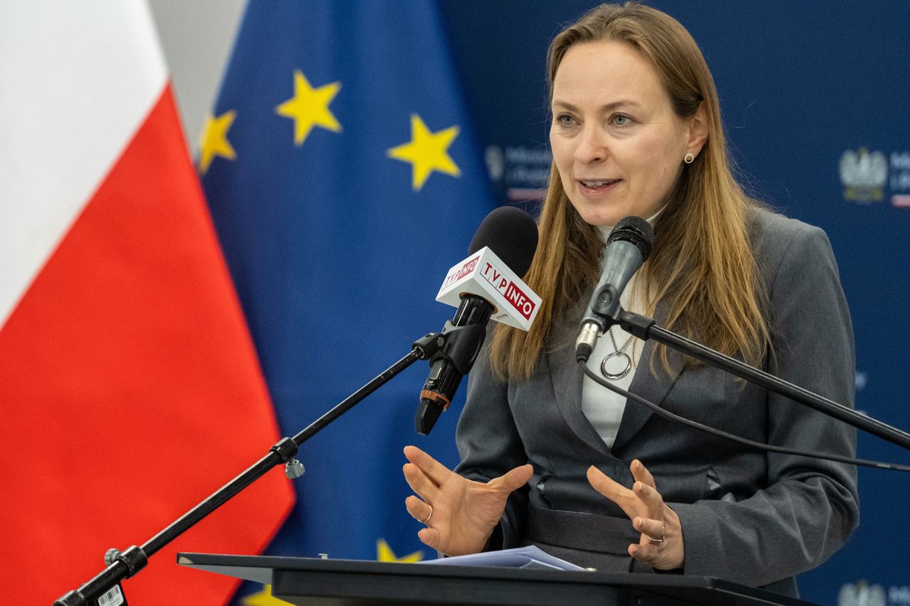 Będą darmowe laptopy dla uczniów. "Skala jest ogromna". Minister podała termin