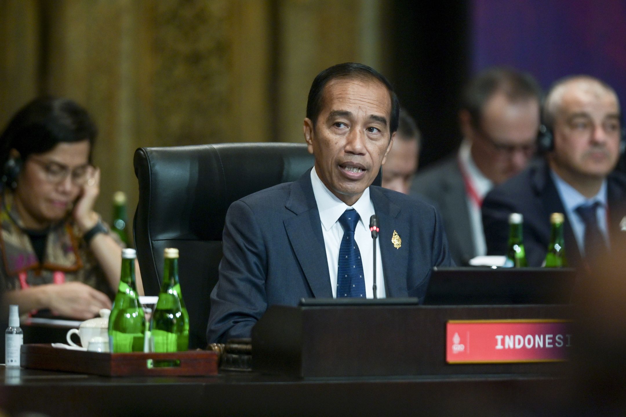Indonesia's President Joko Widodo attends a working session on energy and food security during the G20 Leaders Summit in Bali, Indonesia, 15 November 2022. The 17th Group of Twenty (G20) Heads of State and Government Summit runs from 15 to 16 November 2022. EPA/BAY ISMOYO / POOL Dostawca: PAP/EPA.