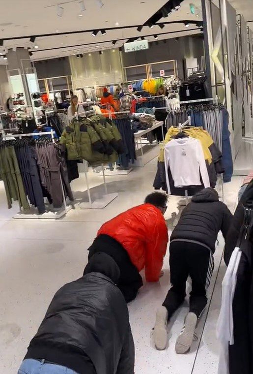 Pełzający nastolatkowie