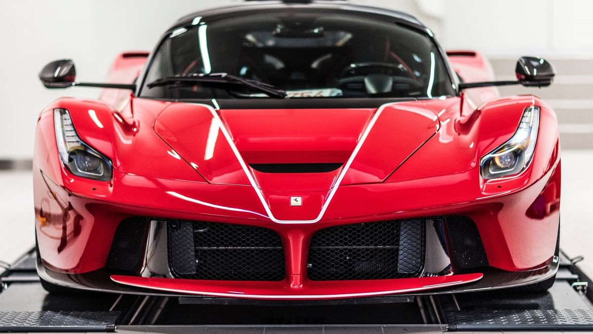 Odwzorowanie linii LaFerrari w śniegu to niełatwe zadanie (zdjęcie poglądowe)
